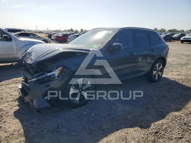 2025 Volvo XC60 photo