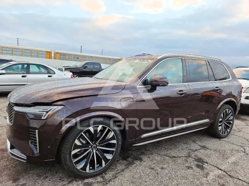2025 Volvo XC90 photo