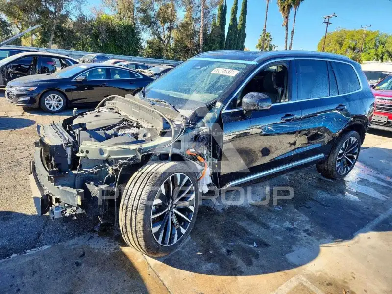 2025 Volvo XC90 фото