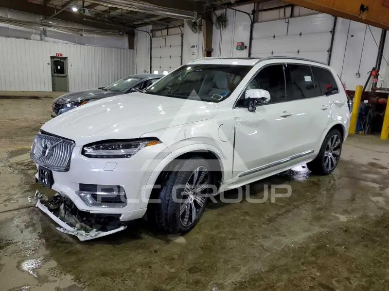 2025 Volvo XC90 фото