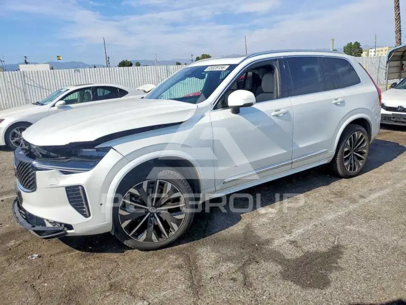 2025 Volvo XC90 photo