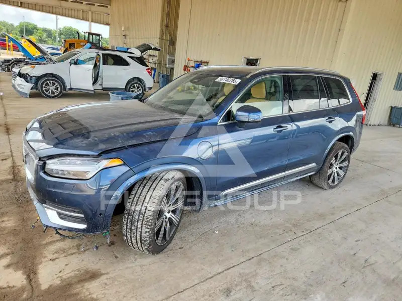 2025 Volvo XC90 photo
