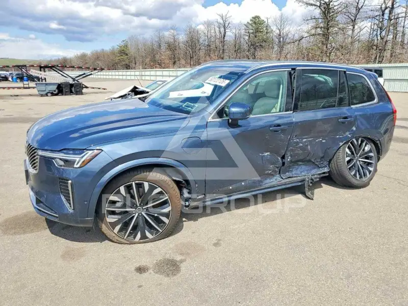 2025 Volvo XC90 photo