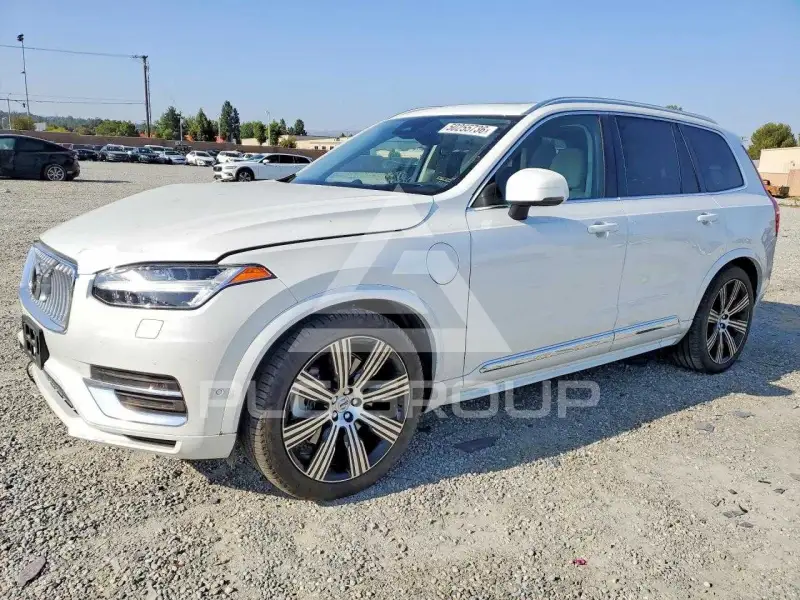 2025 Volvo XC90 photo