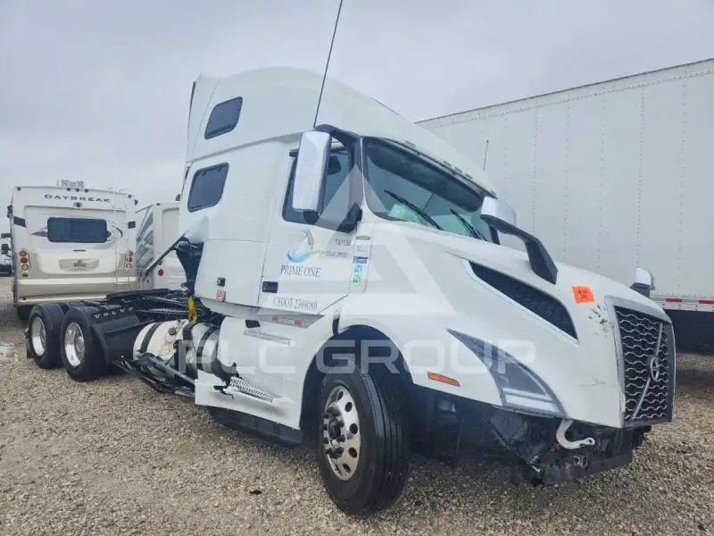2025 Volvo VNL photo