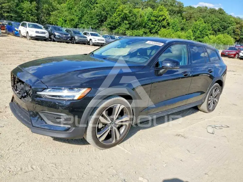2025 Volvo V60 photo