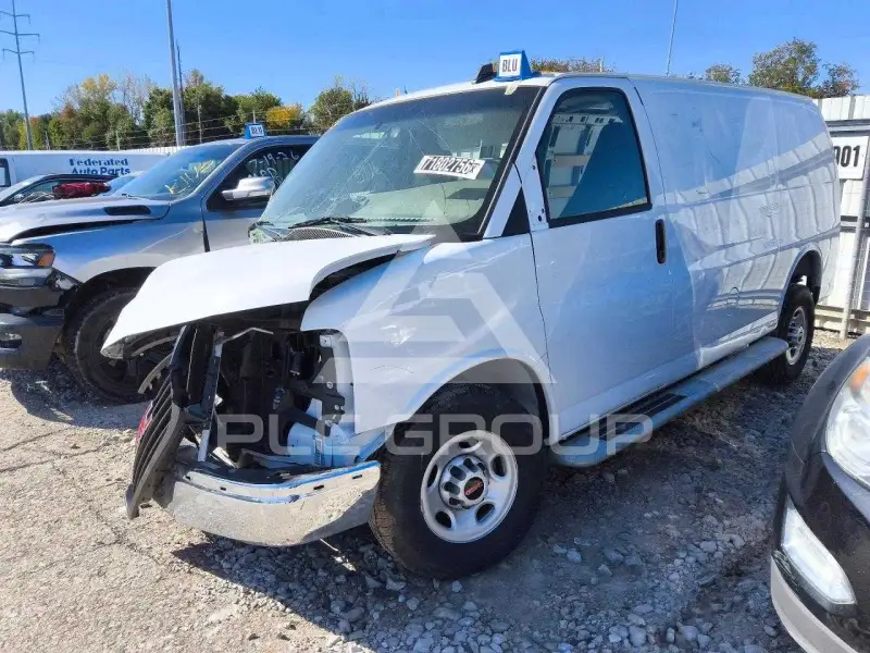 2025 GMC Savana фото