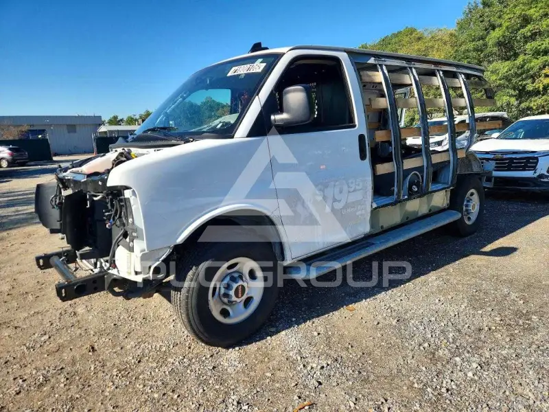 2025 GMC Savana фото