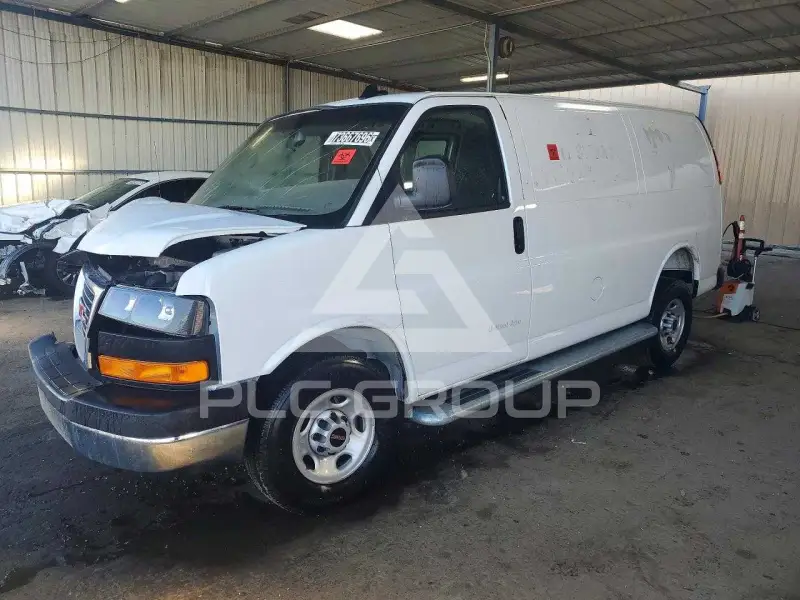 2025 GMC Savana фото