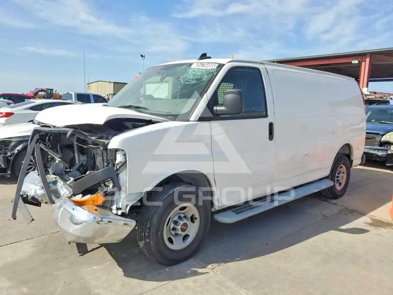 2025 GMC Savana photo