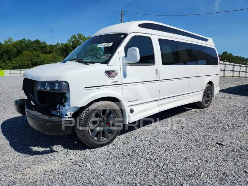 2025 GMC Savana photo