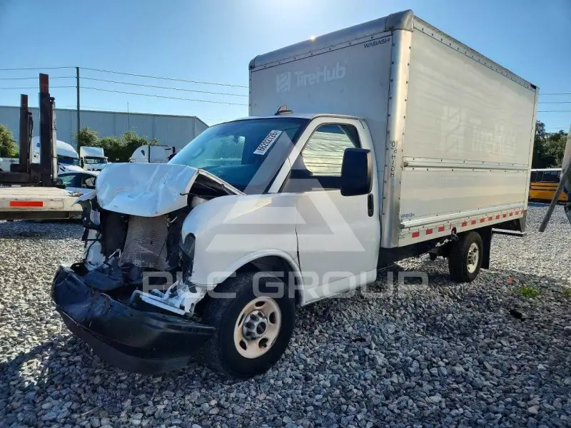 2025 GMC Savana photo