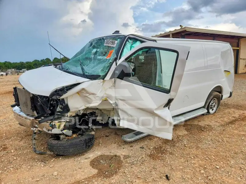 2025 GMC Savana фото