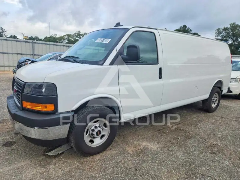 2025 GMC Savana photo