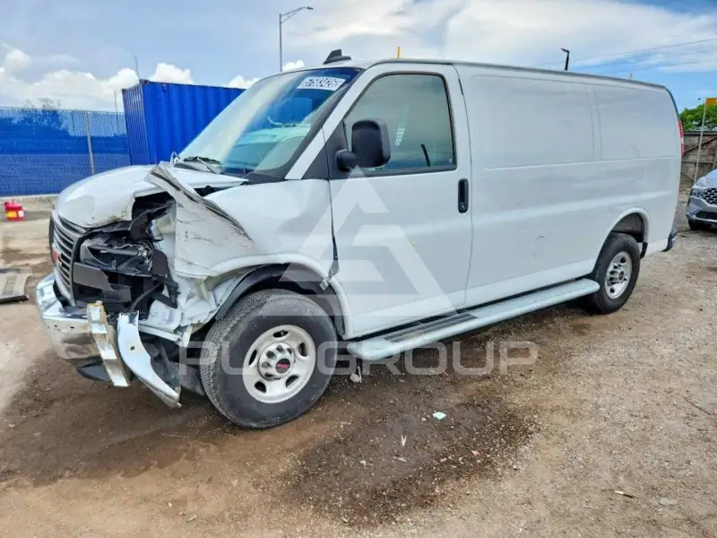2025 GMC Savana photo