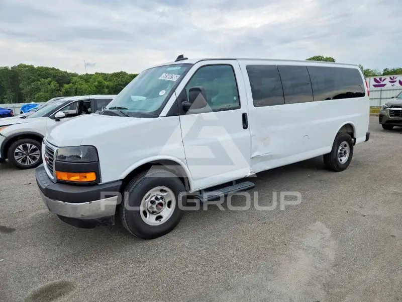 2025 GMC Savana photo