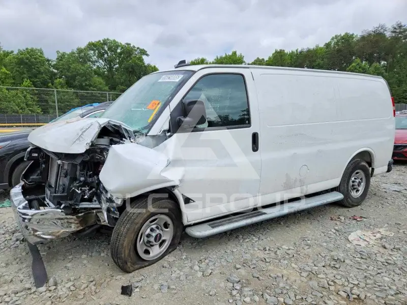 2025 GMC Savana фото