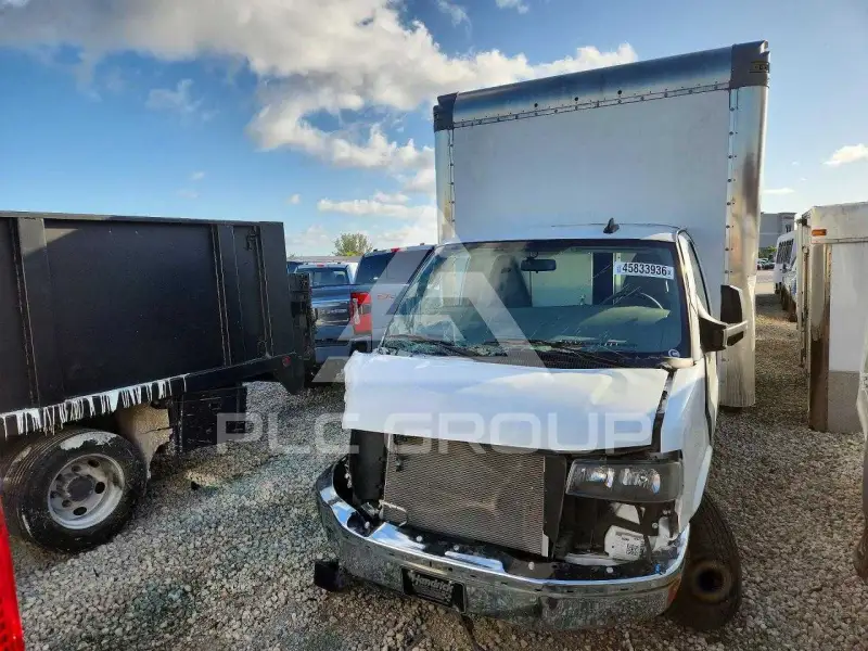 2025 GMC Savana фото