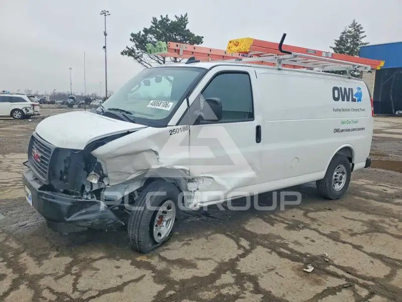 2025 GMC Savana photo