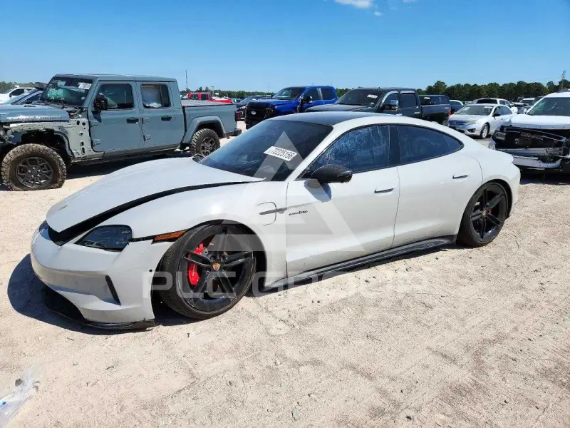 2025 Porsche Taycan photo