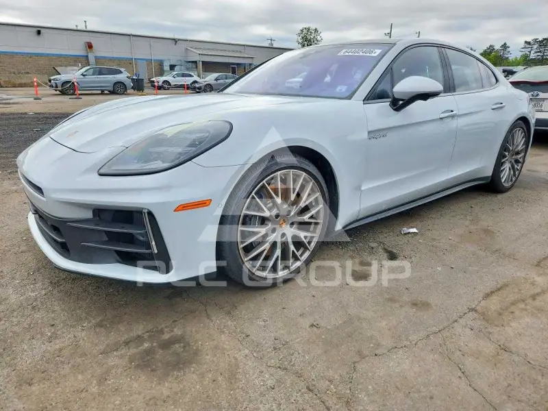 2025 Porsche Panamera photo