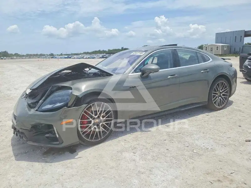 2025 Porsche Panamera photo