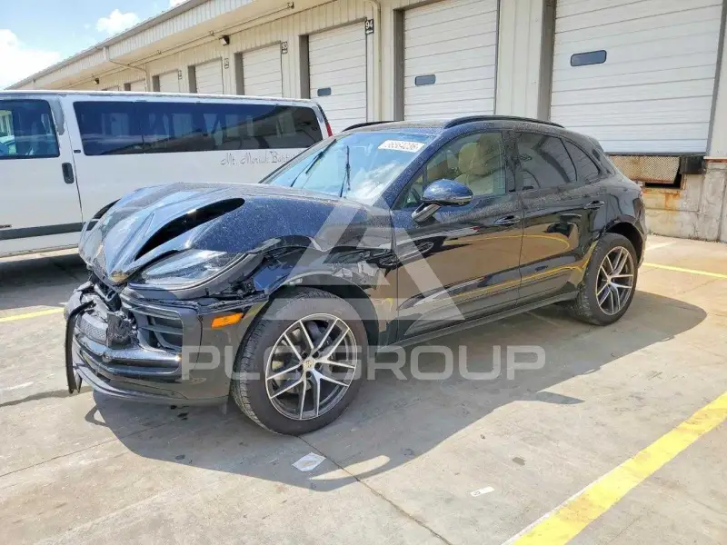 2025 Porsche MACAN photo