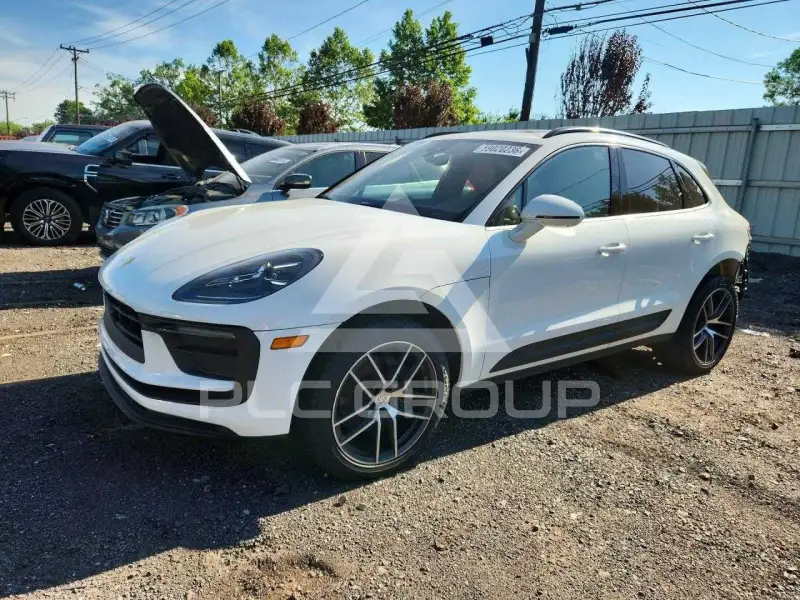 2025 Porsche MACAN photo