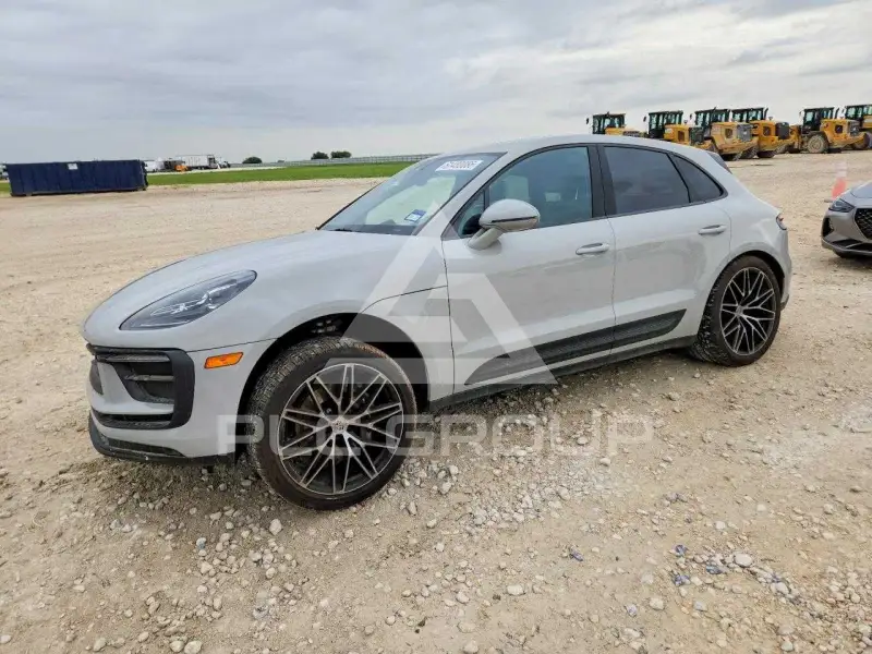 2025 Porsche MACAN photo