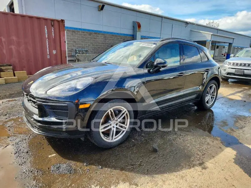 2025 Porsche MACAN photo
