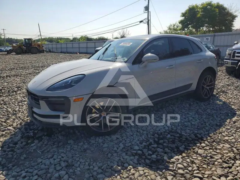 2025 Porsche MACAN photo