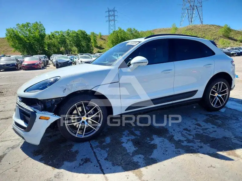 2025 Porsche MACAN photo