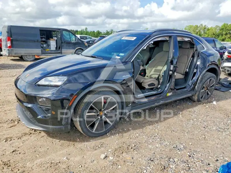 2025 Porsche MACAN photo