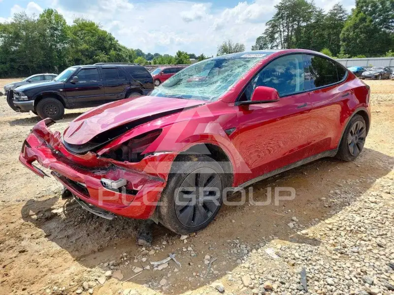 2025 Tesla Model Y фото