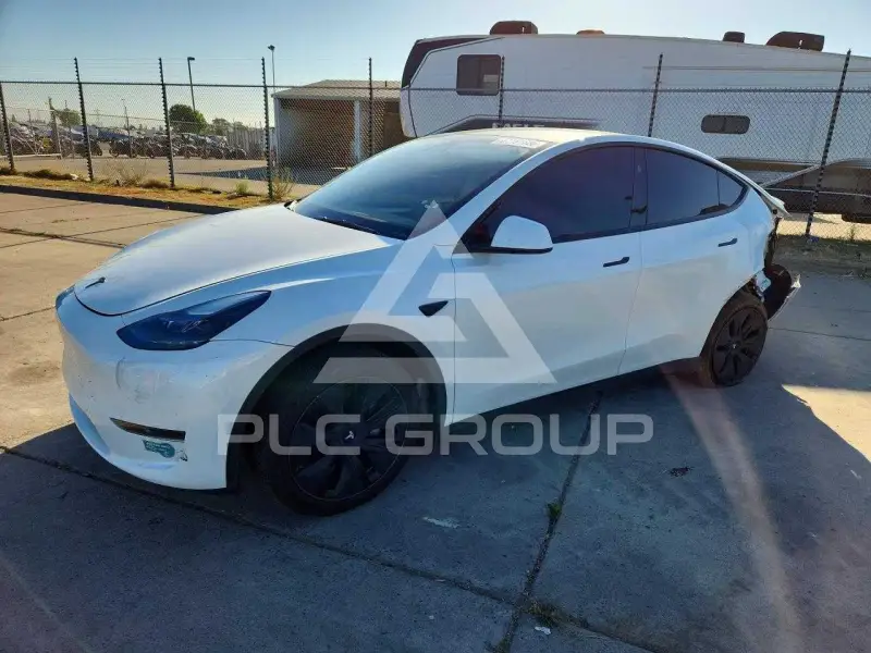 2025 Tesla Model Y фото