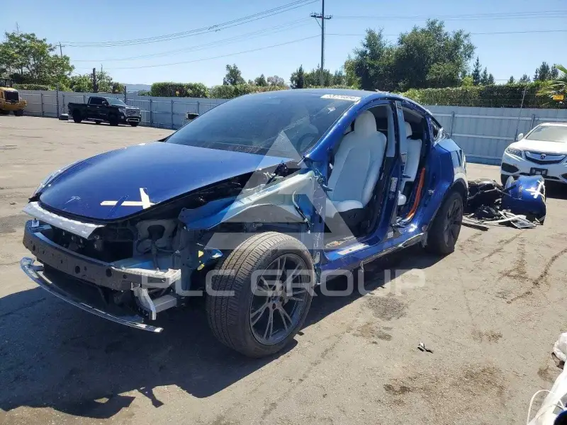 2025 Tesla Model Y фото
