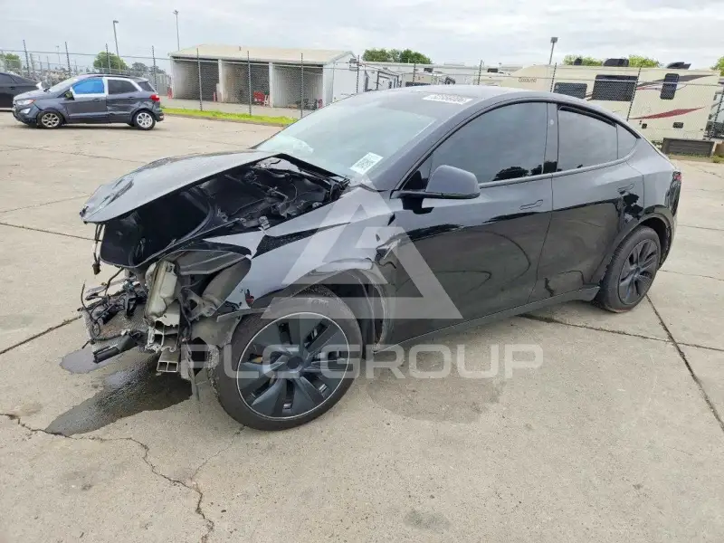 2025 Tesla Model Y фото
