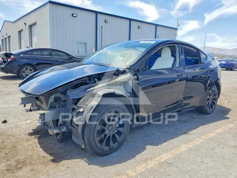 2025 Tesla Model Y фото