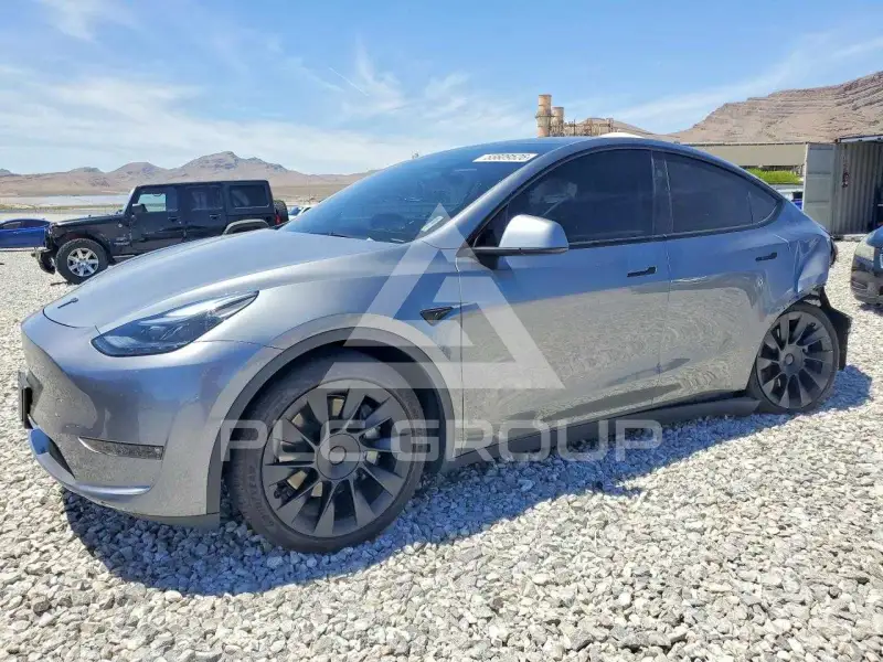 2025 Tesla Model Y фото