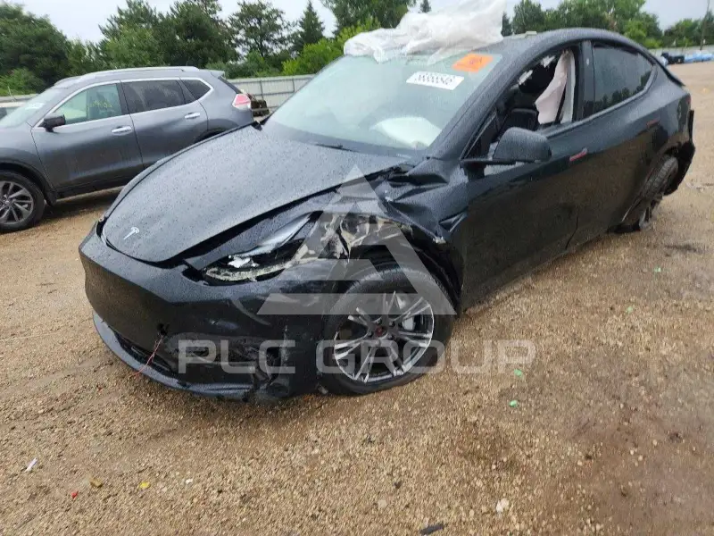 2025 Tesla Model Y фото