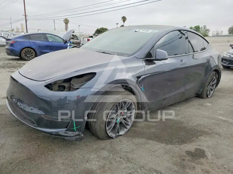 2025 Tesla Model Y фото
