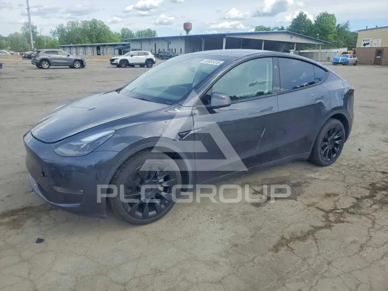 2025 Tesla Model Y фото