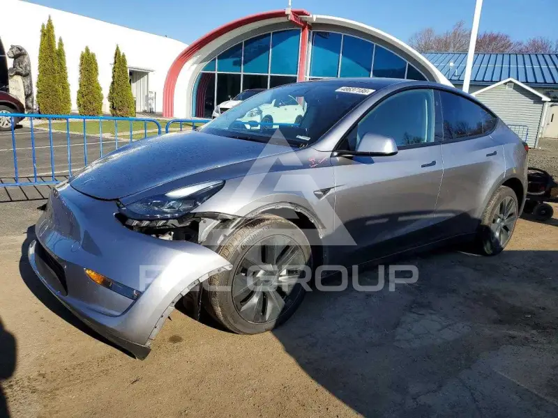 2025 Tesla Model Y фото