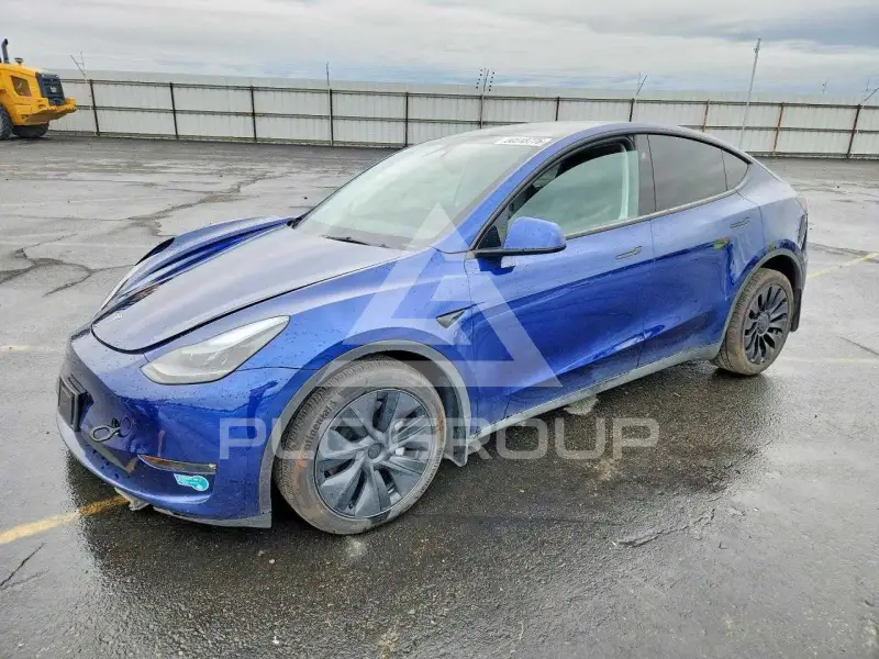 2025 Tesla Model Y фото