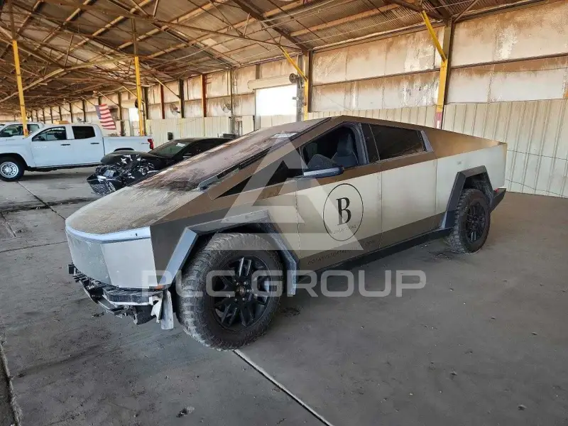 2025 Tesla Cybertruck photo