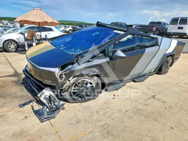 2025 Tesla Cybertruck photo