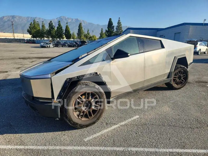 2025 Tesla Cybertruck фото