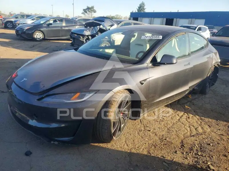 2025 Tesla Model 3 фото
