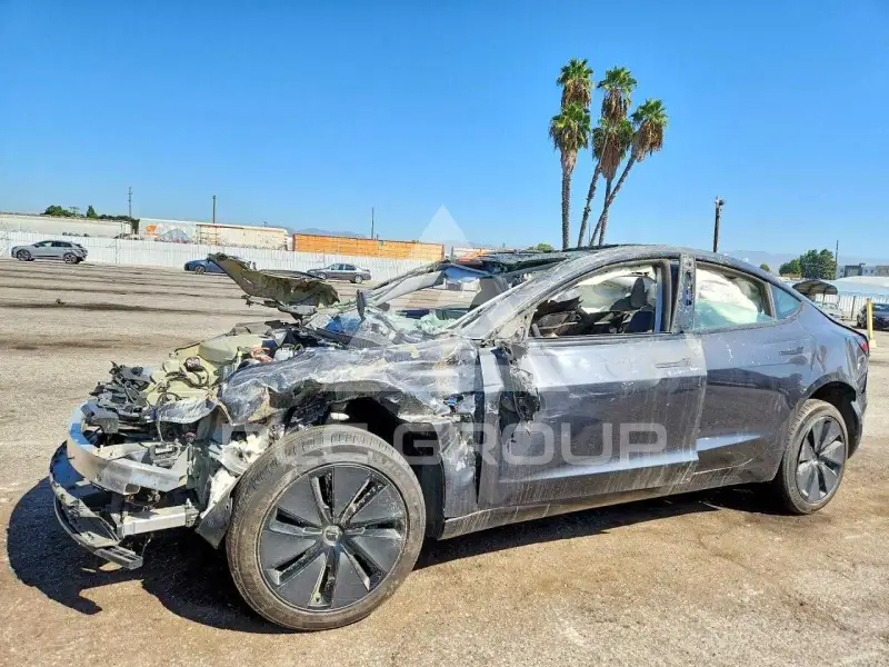 2025 Tesla Model 3 фото