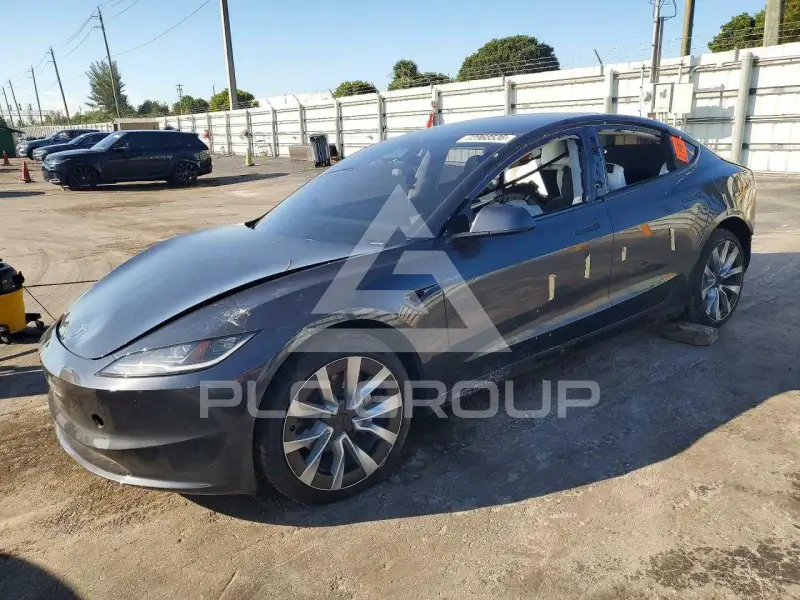 2025 Tesla Model 3 фото